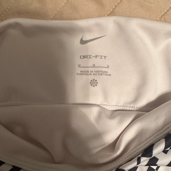 Nike Dri-Fit Golf Skort Size Medium - Picture 2 of 4